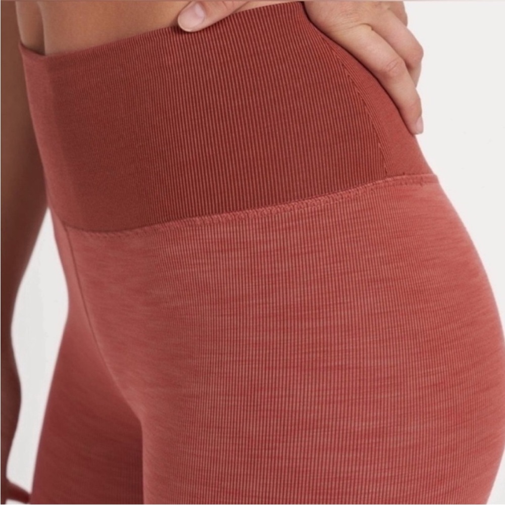 Vuori Women's Rust Red Seamless Leggings & Sports Bra Set - Picture 6 of 13